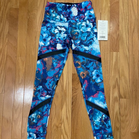 NWT Floral Reflex Leggings - Picture 1 of 5